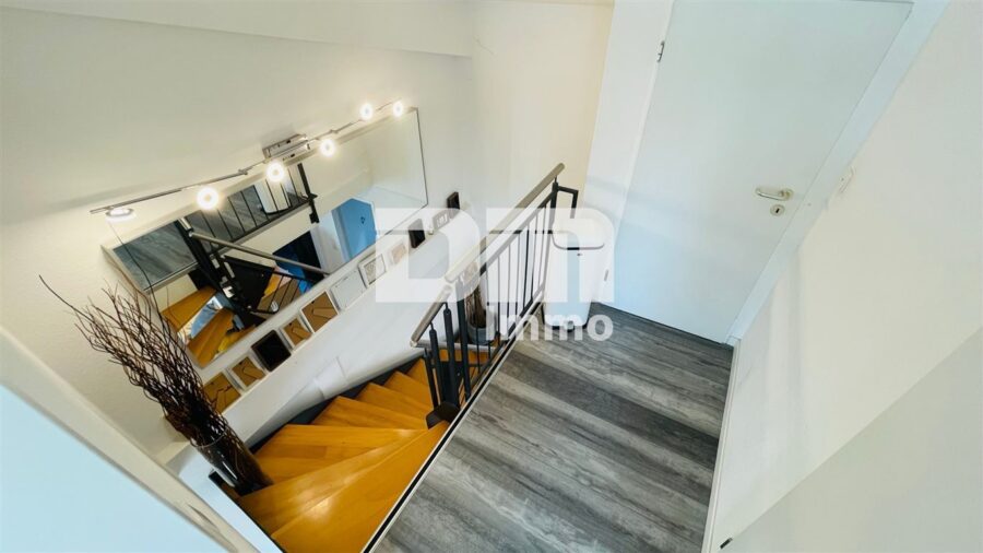 Traumhafte Maisonette-Wohnung im Penthouse-Stil mit Terrassen- und Balkonfläche - Treppenaufgang oben